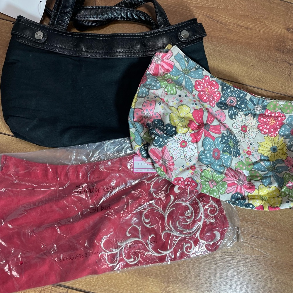 New with tags Thirty-One Black bag with 2 skirts  Floral Shoulder Bags